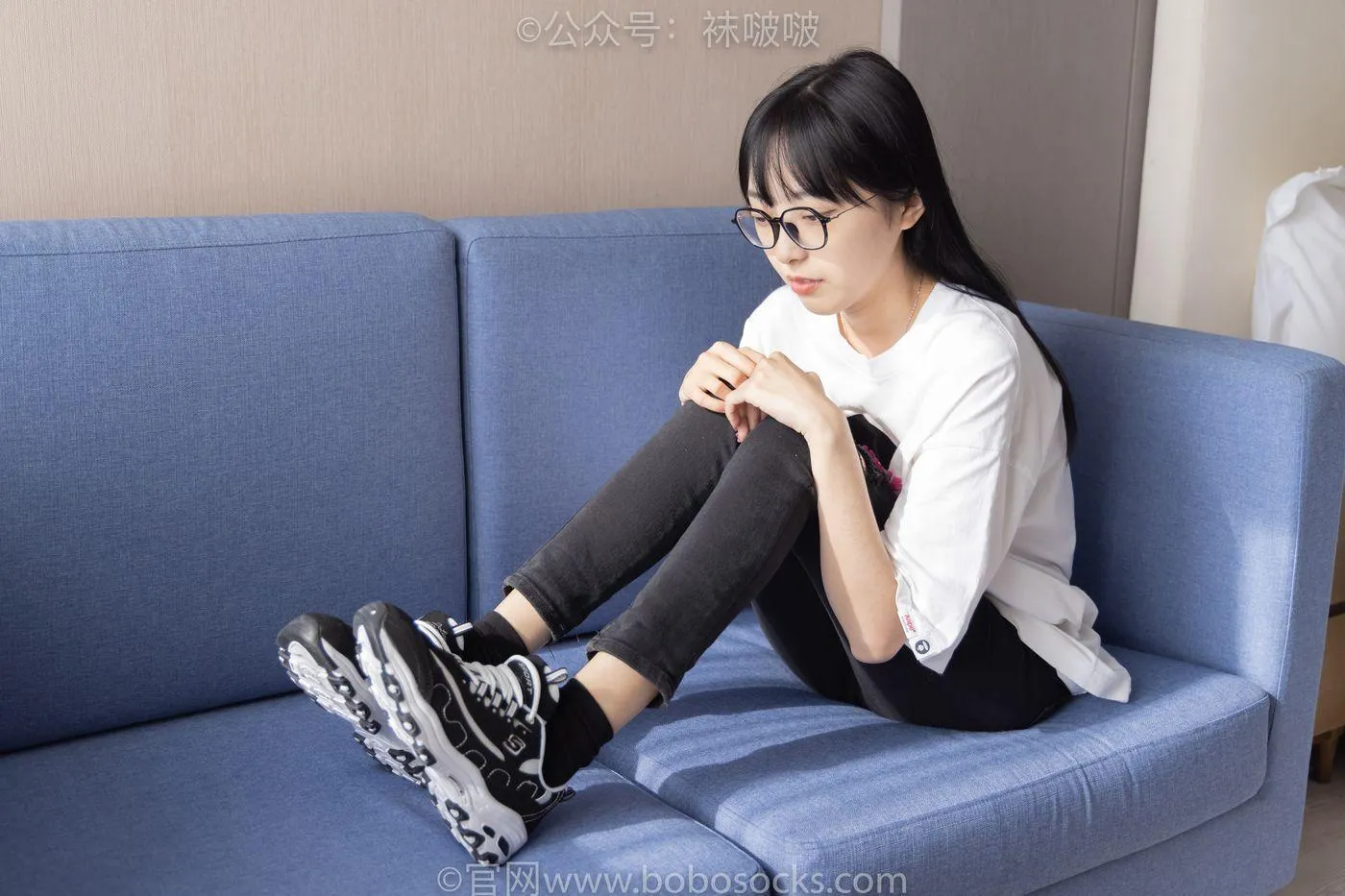 [BoBoSocks袜啵啵]NO.055 稚予-斯凯奇运动鞋、白棉袜、黑棉袜 [139P]插图1